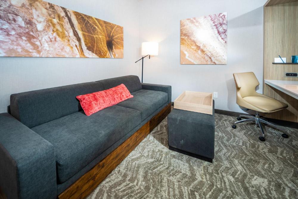 King Suite with Trundle Bed interior